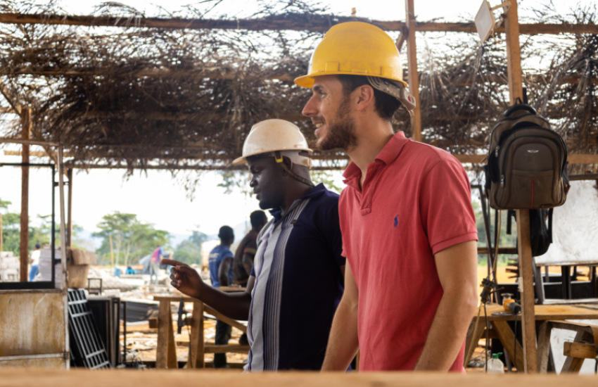 Cette expérience de volontariat international peut être un atout pour décrocher son premier job.